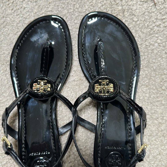 Tory Burch Dillan Patent leather sandal barely worn - Picture 3 of 5